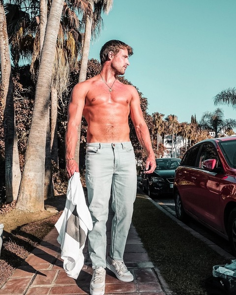 ओन्लीफैंस हैडर चित्र urgymdude