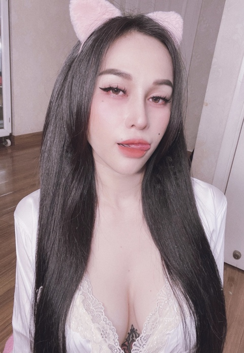 OnlyFans header picture vuphuongtrinh