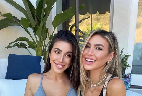 Снимка за заглавие на OnlyFans weirdtwinthing