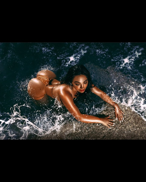 OnlyFansヘッダー画像xoticesmeralda