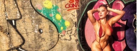 ओन्लीफैंस हैडर चित्र xpaolaguerrax