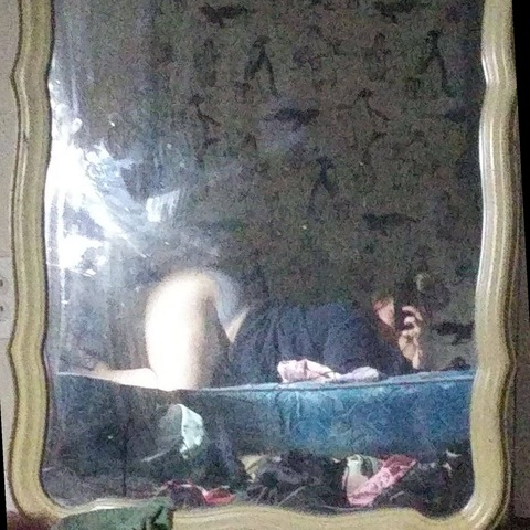 ओन्लीफैंस हैडर चित्र yfwdemon