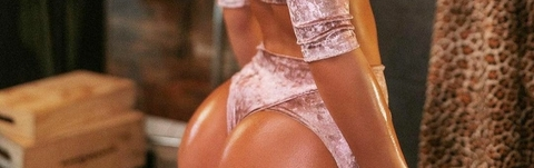 OnlyFans header picture your_girlxoxo