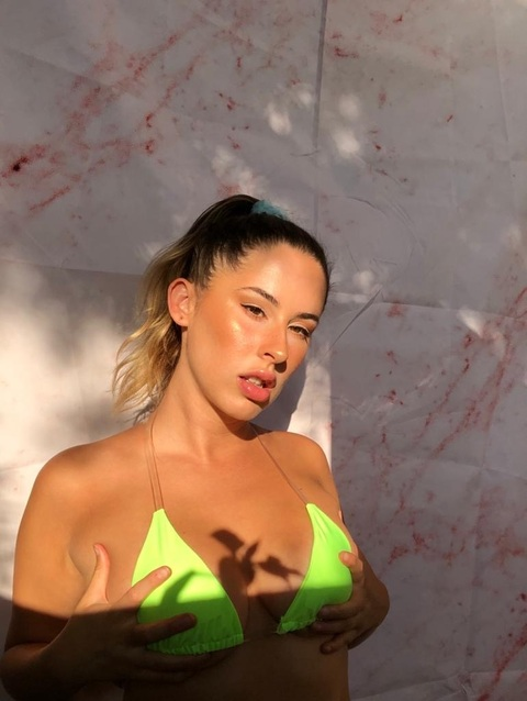 Immagine dell'header di OnlyFans yourmomzchesthair