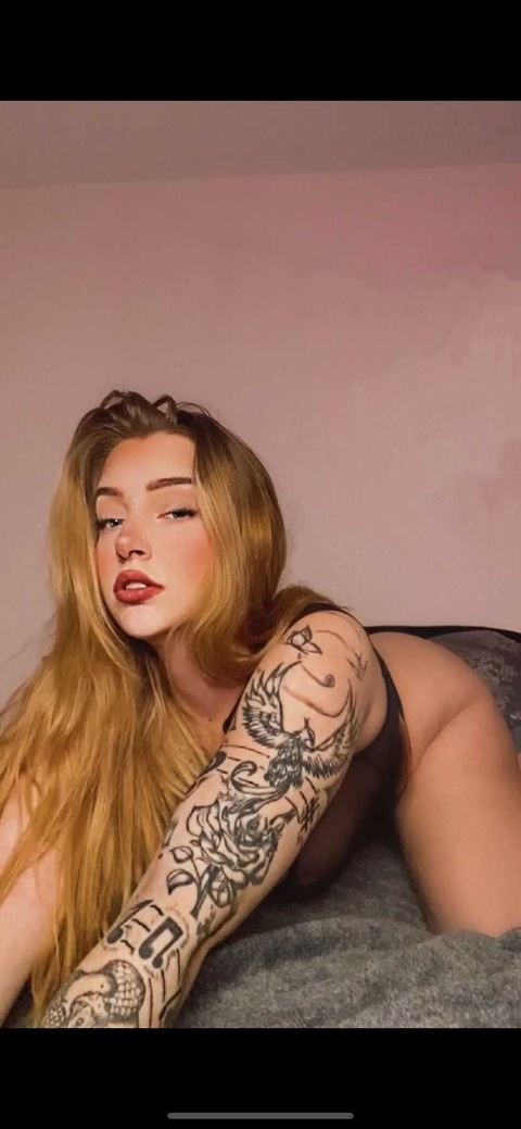 Imagem do cabeçalho do OnlyFans de yourwildestdreamxo