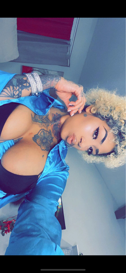 Imagen de encabezado de OnlyFans zakeaquafina